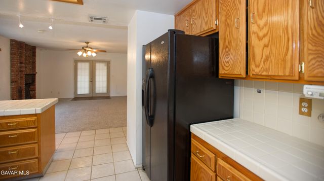 1146 E Avenue J12, Lancaster, CA 93535