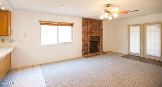 1146 E Avenue J12, Lancaster, CA 93535