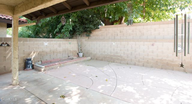 1146 E Avenue J12, Lancaster, CA 93535