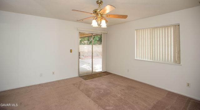 1146 E Avenue J12, Lancaster, CA 93535