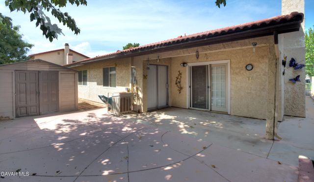 1146 E Avenue J12, Lancaster, CA 93535