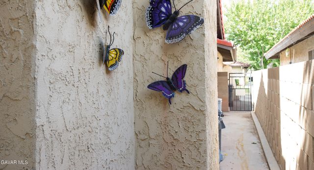 1146 E Avenue J12, Lancaster, CA 93535