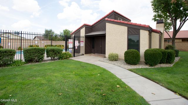 1146 E Avenue J12, Lancaster, CA 93535