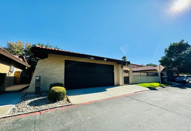 1146 E Avenue J12, Lancaster, CA 93535