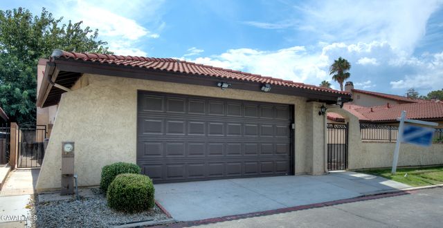 1146 E Avenue J12, Lancaster, CA 93535