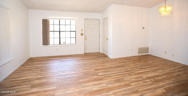 1146 E Avenue J12, Lancaster, CA 93535