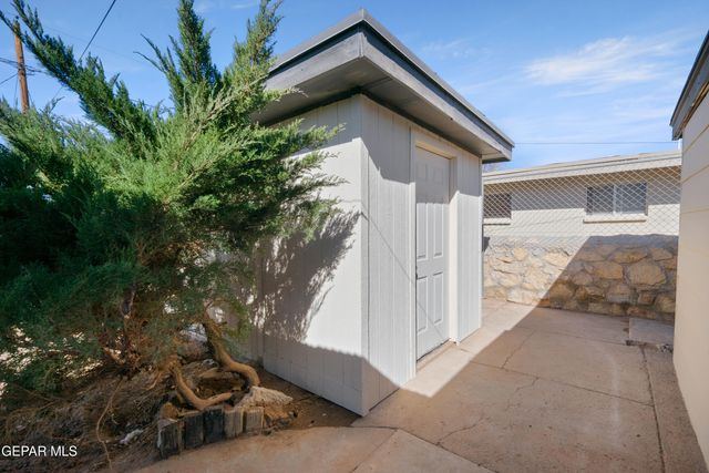 9516 IRIS Drive, El Paso, TX 79924