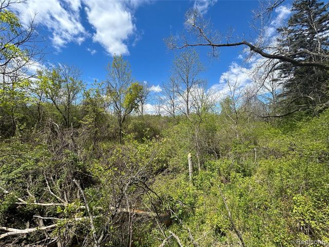 2356 S Dye Road, Flint, MI 48532