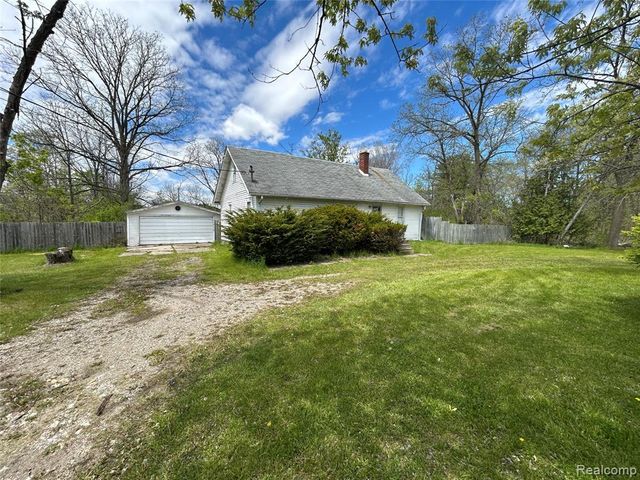 2356 S Dye Road, Flint, MI 48532