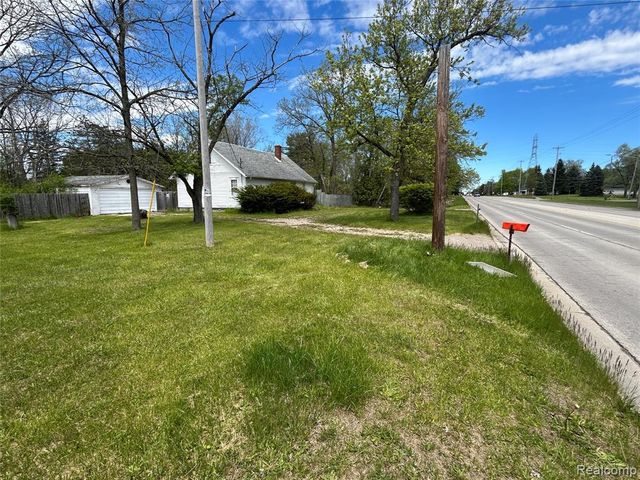 2356 S Dye Road, Flint, MI 48532