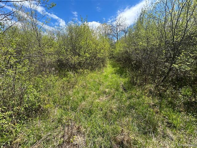 2356 S Dye Road, Flint, MI 48532