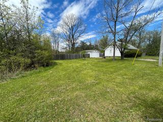 2356 S Dye Road, Flint, MI 48532