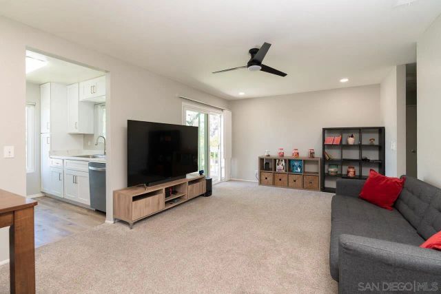 663 Diamond Way 229, Vista, CA 92083