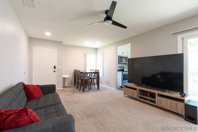 663 Diamond Way 229, Vista, CA 92083