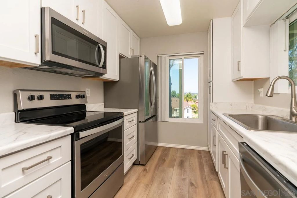 663 Diamond Way 229, Vista, CA 92083