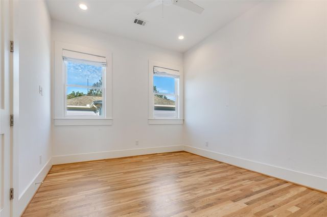 709 E 13th Street, Houston, TX 77008