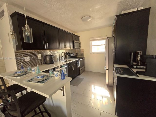 4061 N Dixie Hwy 30, Oakland Park, FL 33334