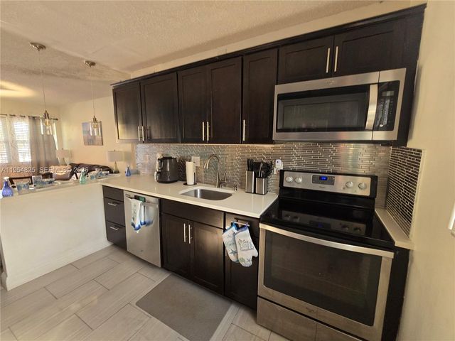 4061 N Dixie Hwy 30, Oakland Park, FL 33334