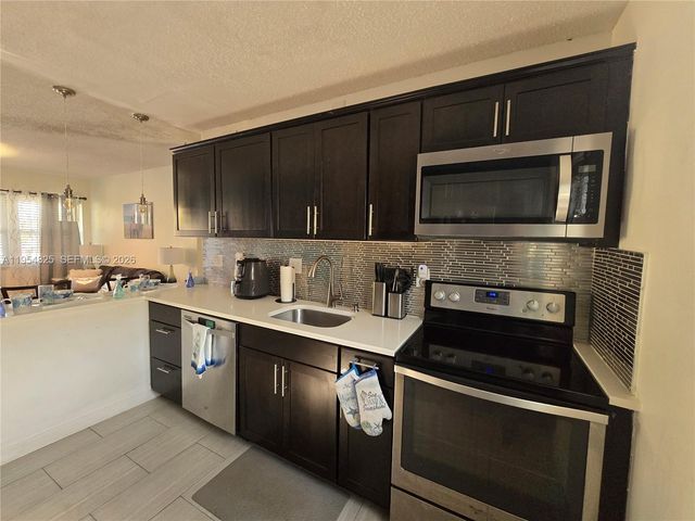 4061 N Dixie Hwy 30, Oakland Park, FL 33334