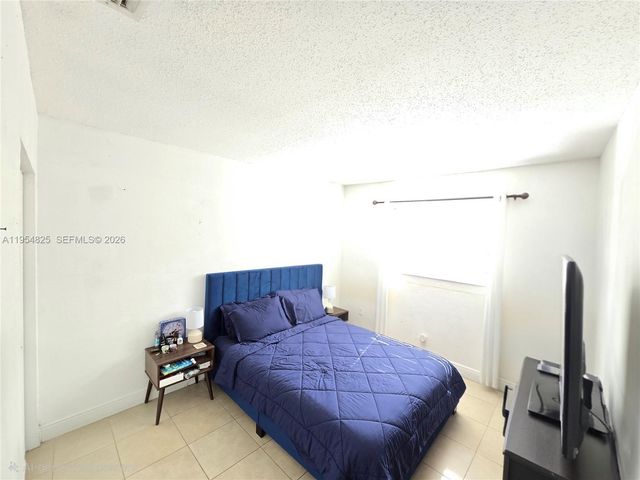 4061 N Dixie Hwy 30, Oakland Park, FL 33334