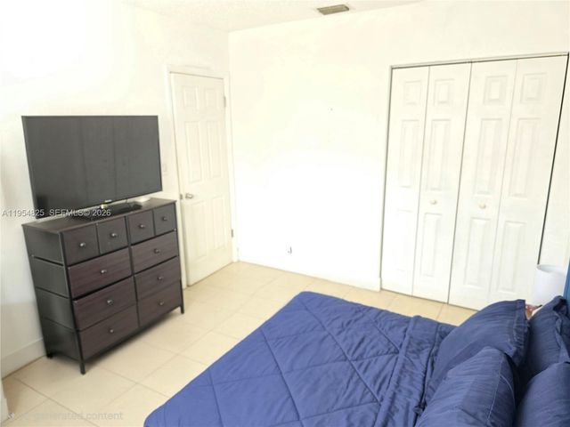 4061 N Dixie Hwy 30, Oakland Park, FL 33334