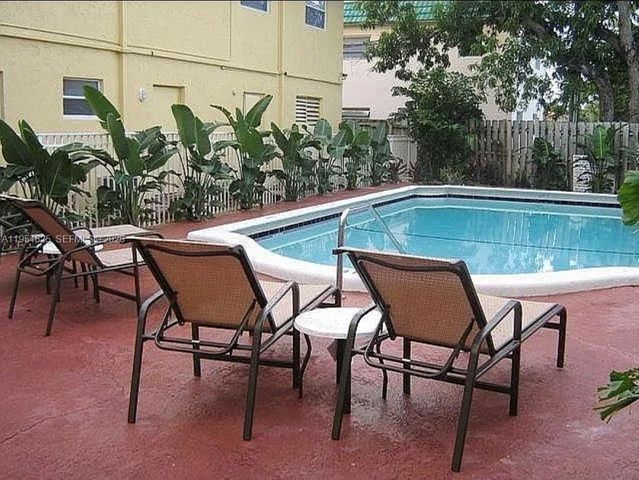 4061 N Dixie Hwy 30, Oakland Park, FL 33334