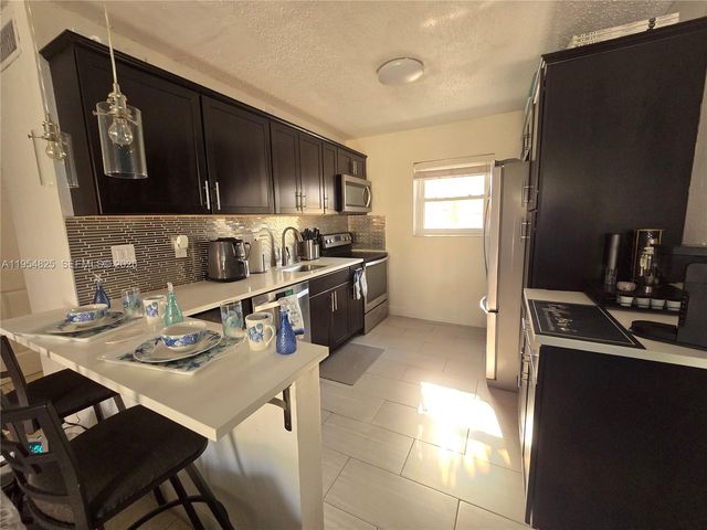 4061 N Dixie Hwy 30, Oakland Park, FL 33334