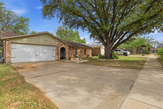1404 Mimosa Street, Cleburne, TX 76033
