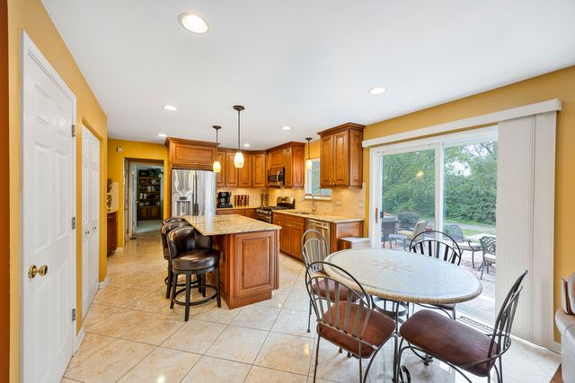 132 Treehouse Road, Matteson, IL 60443