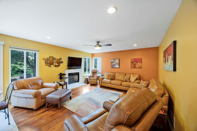132 Treehouse Road, Matteson, IL 60443
