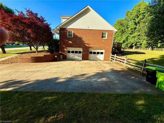 411 Williams Meadow Lane, Winston-salem, NC 27127
