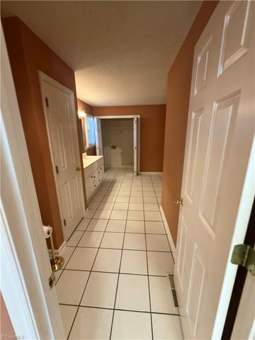 411 Williams Meadow Lane, Winston-salem, NC 27127