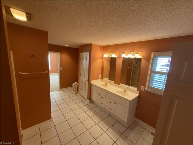 411 Williams Meadow Lane, Winston-salem, NC 27127