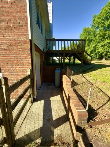 411 Williams Meadow Lane, Winston-salem, NC 27127