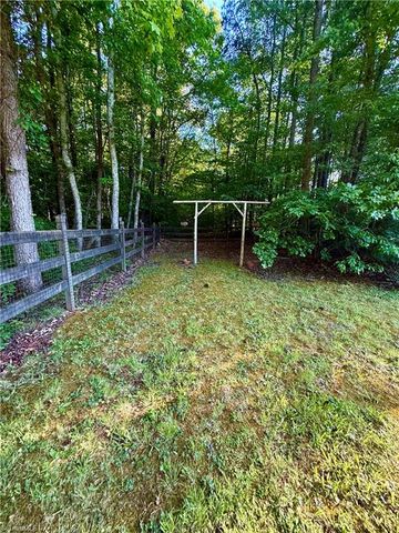 411 Williams Meadow Lane, Winston-salem, NC 27127