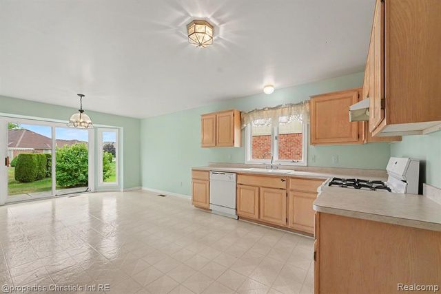 49316 Deerfield Park, Macomb, MI 48044
