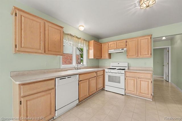 49316 Deerfield Park, Macomb, MI 48044