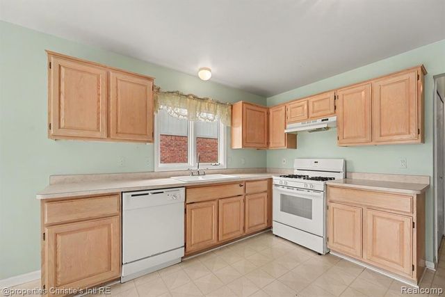 49316 Deerfield Park, Macomb, MI 48044