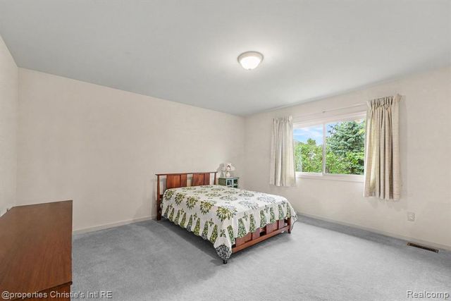 49316 Deerfield Park, Macomb, MI 48044