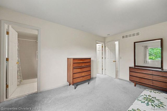 49316 Deerfield Park, Macomb, MI 48044