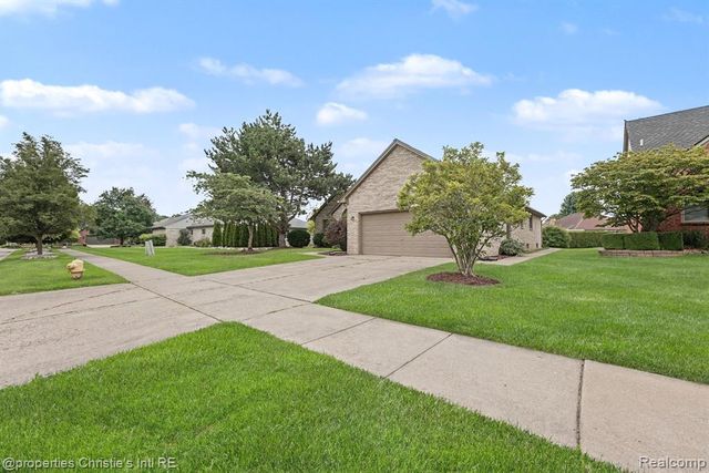 49316 Deerfield Park, Macomb, MI 48044