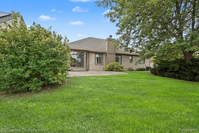 49316 Deerfield Park, Macomb, MI 48044