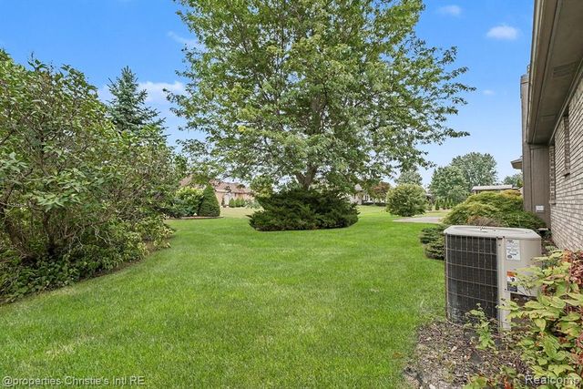 49316 Deerfield Park, Macomb, MI 48044