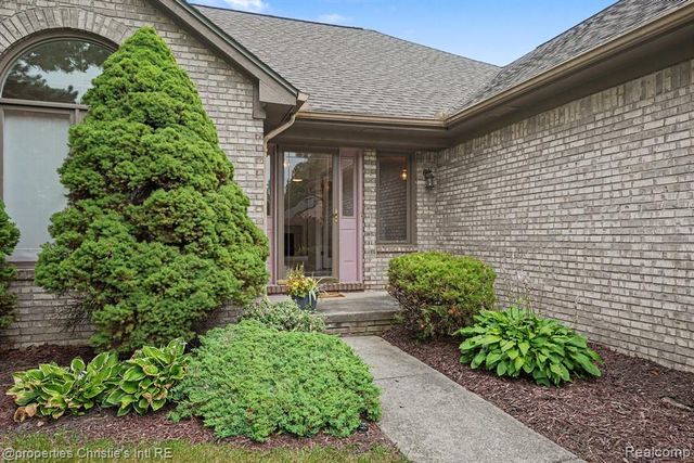 49316 Deerfield Park, Macomb, MI 48044