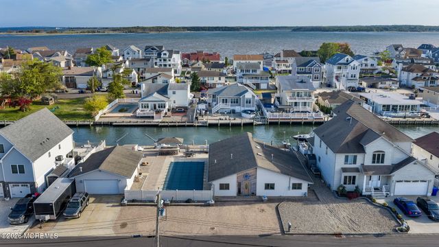 343 Cheryl Drive, Toms River, NJ 08753