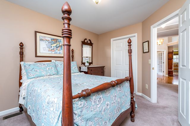 5026 Camelot Dr, Columbia, TN 38401