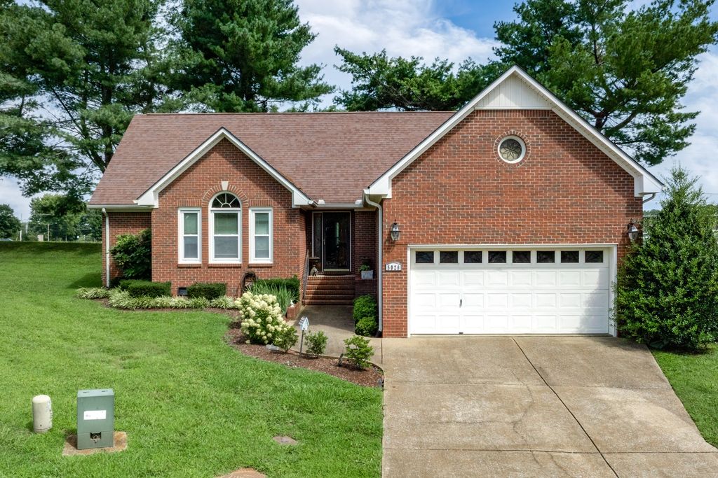 5026 Camelot Dr, Columbia, TN 38401
