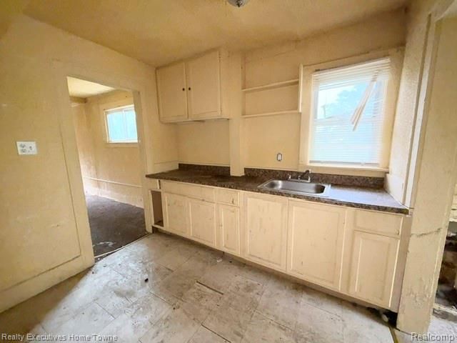 12115 Woodmont Avenue, Detroit, MI 48227