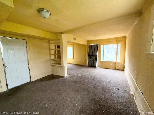 12115 Woodmont Avenue, Detroit, MI 48227