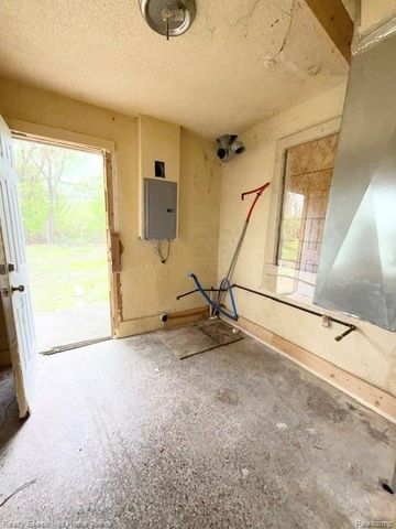 12115 Woodmont Avenue, Detroit, MI 48227